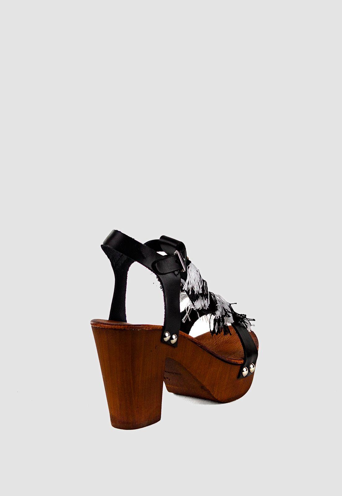 Zueco Flecos Y Tachas Negro-2