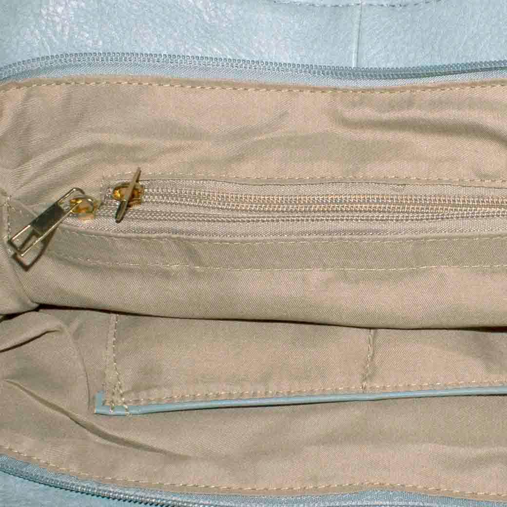 Cartera Con Mosqueton Celeste-3
