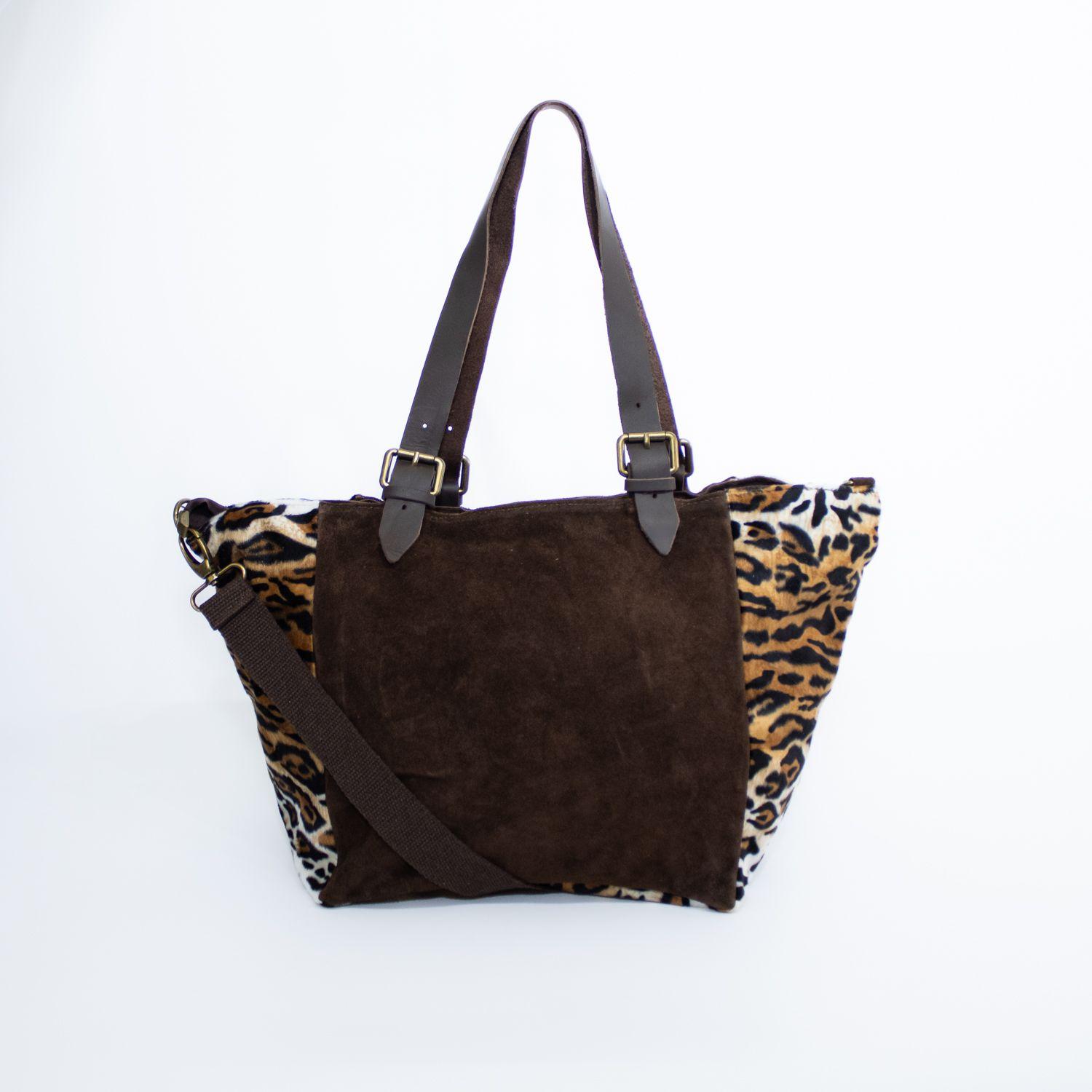 Cartera de reno con flecos y detalles leo color Chocolate-2