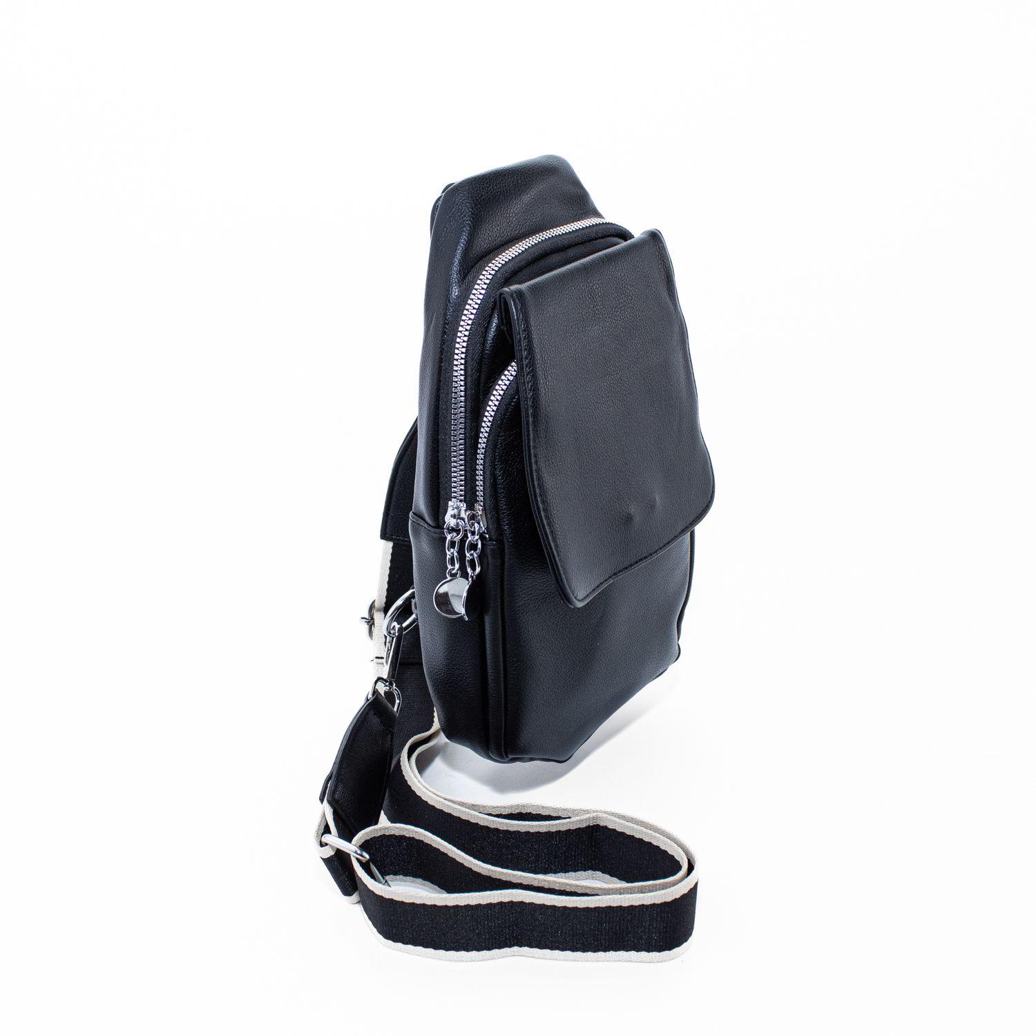 Mochila con Manilla y Tapa Lisa Negro-2