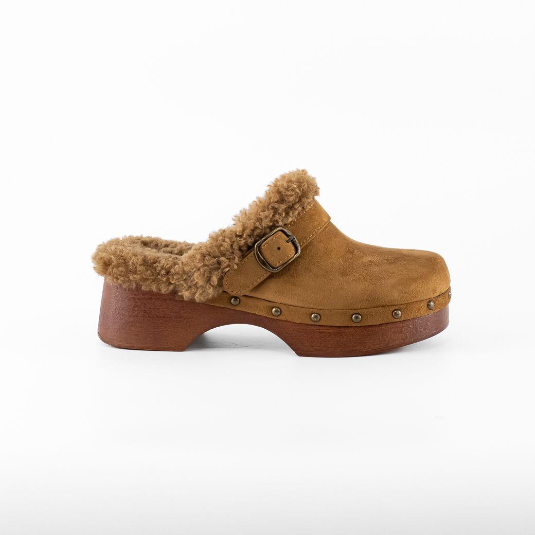 Zueco Chiporro con Hebilla 926 Mujer Camel Mailea-0