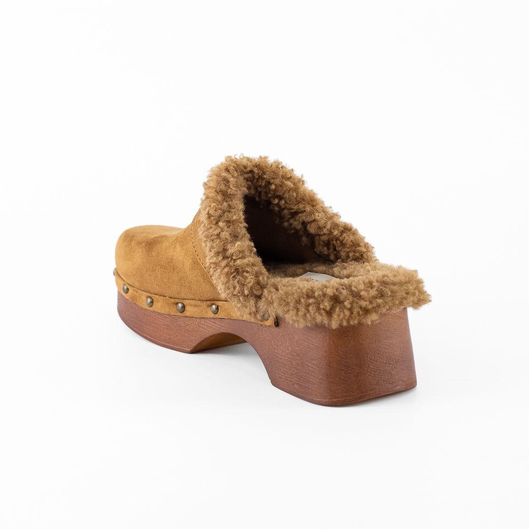 Zueco Chiporro con Hebilla 926 Mujer Camel Mailea-2