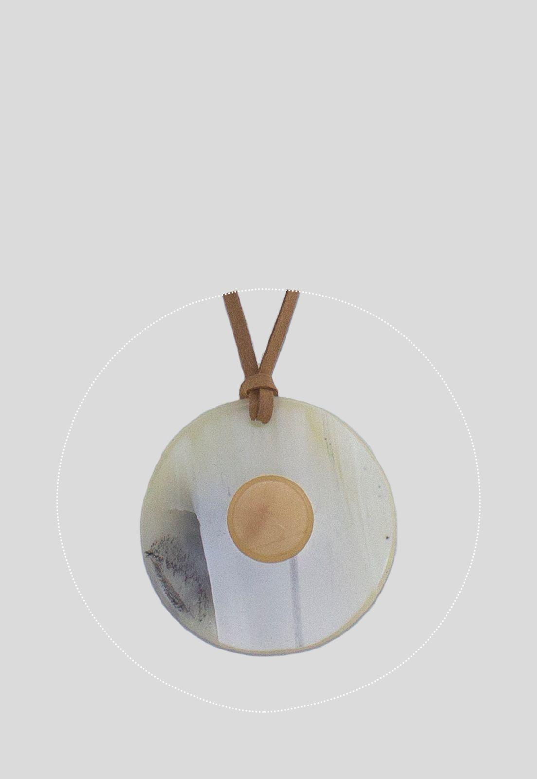 Collar Placa Boton Beige-2