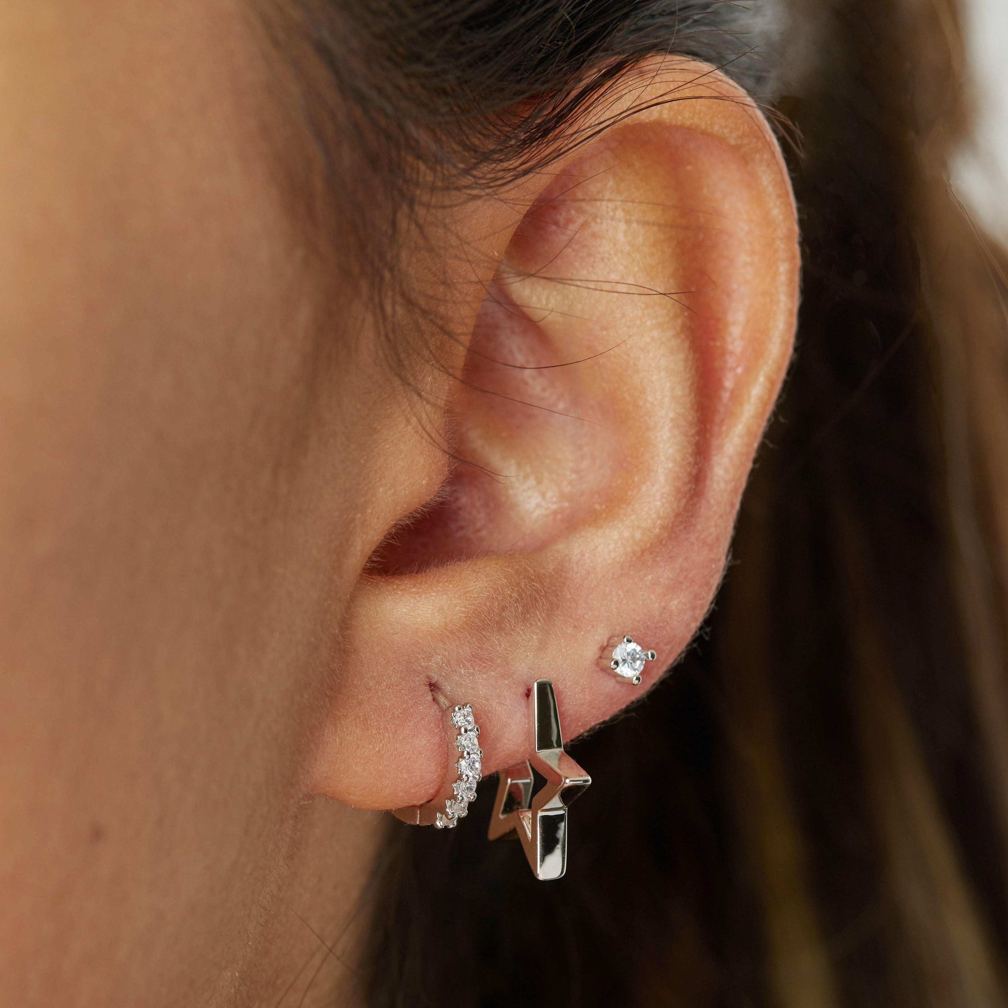 Aros Argollas estrella bañadas en oro blanco Hadara Joyas-1