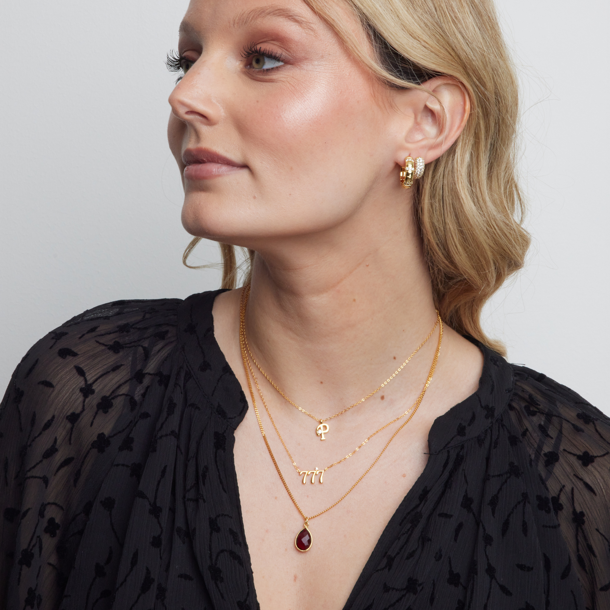 COLLAR INICIAL LUCKY BAÑO DE ORO K-1