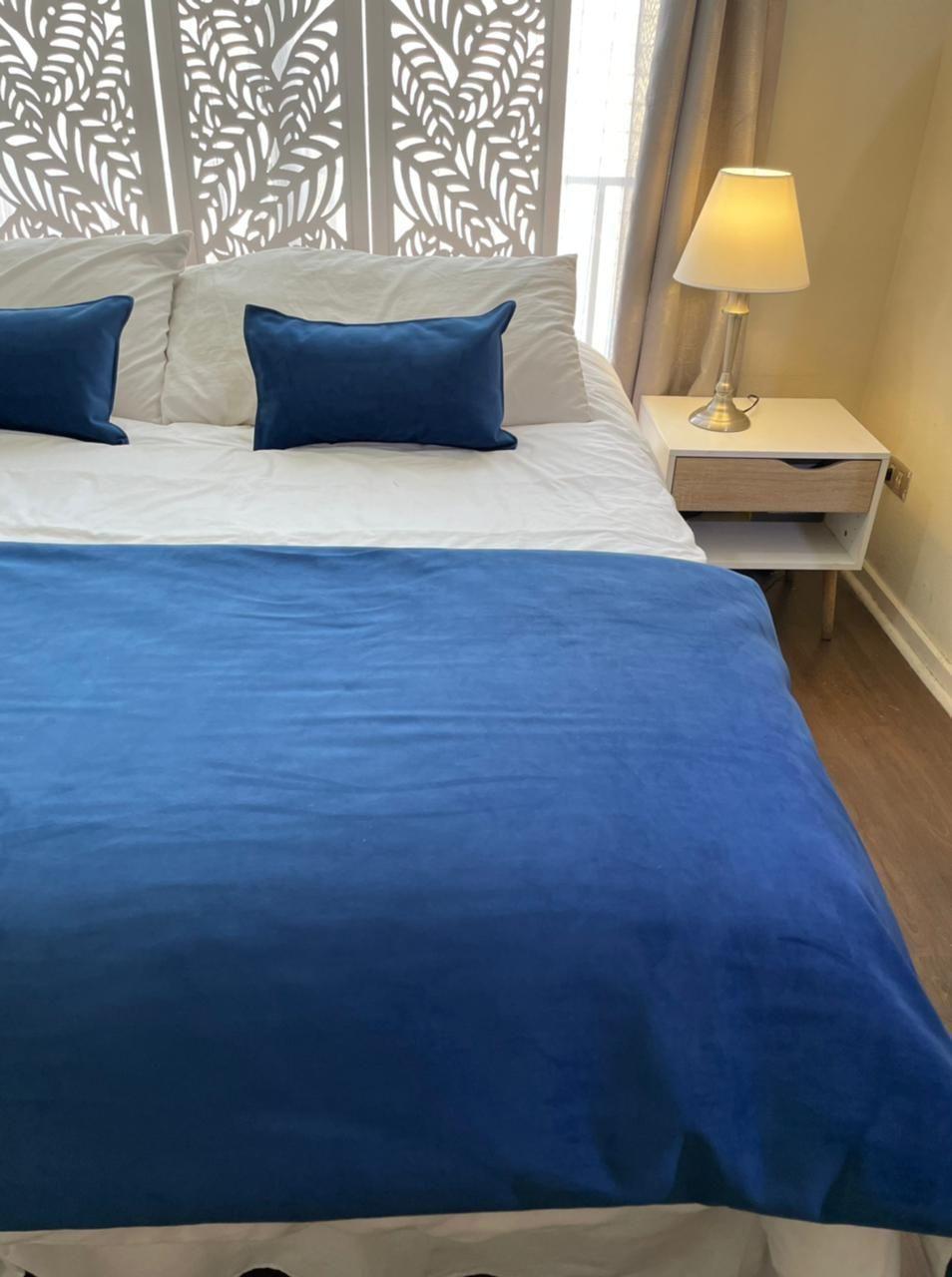 Set Felpa Española azul 260 cm +2  cojines  50 x 30 cm-1
