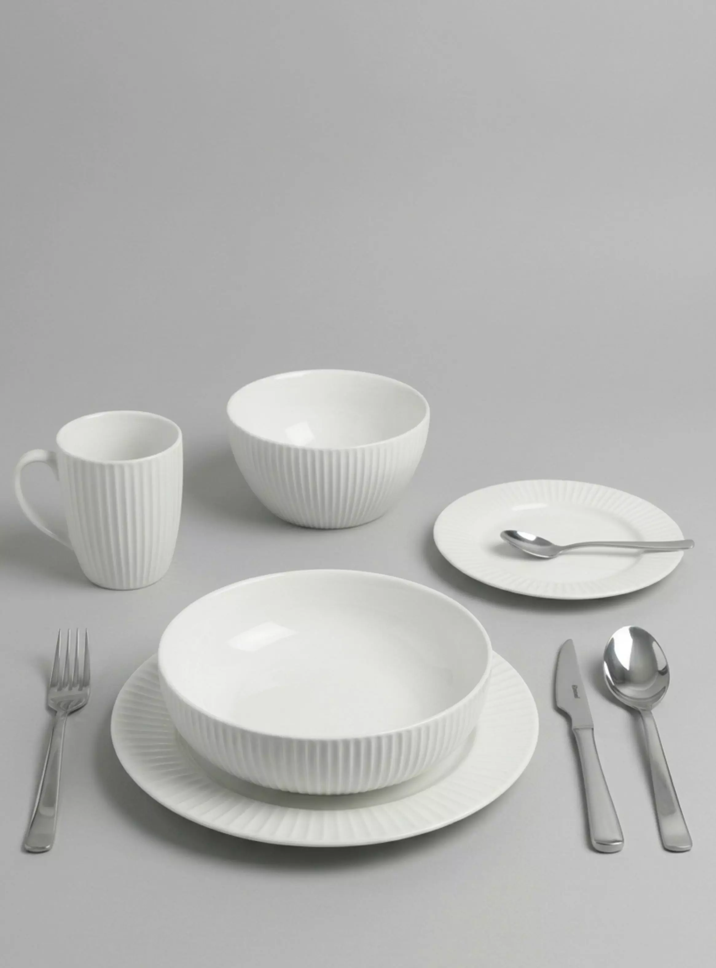 Set Vajilla porcelana 20 pz + Cubertería 16 pz Pisa-2