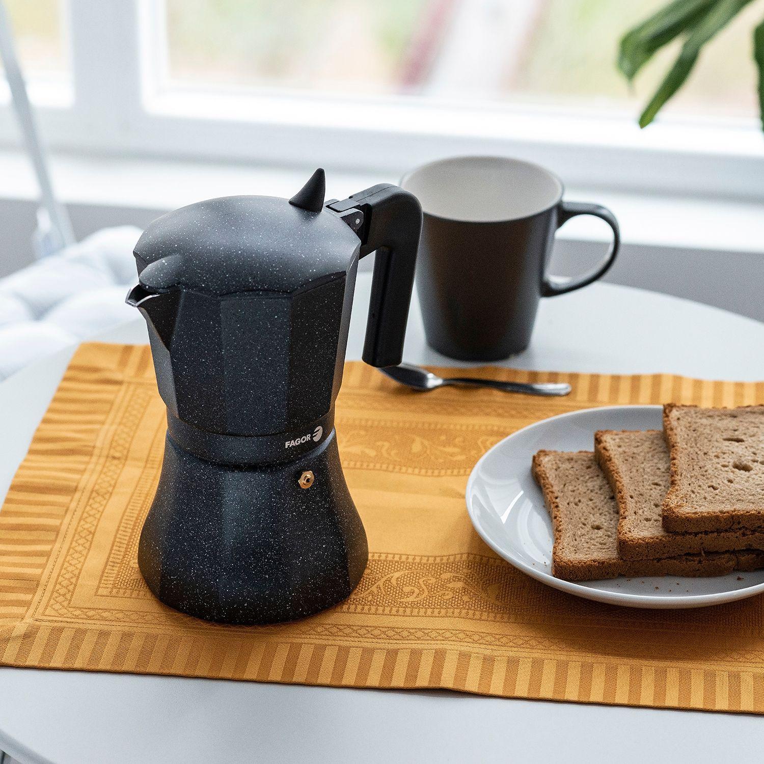 Cafetera italiana negra aluminio  12 Tazas Tiramisú Fagor-7