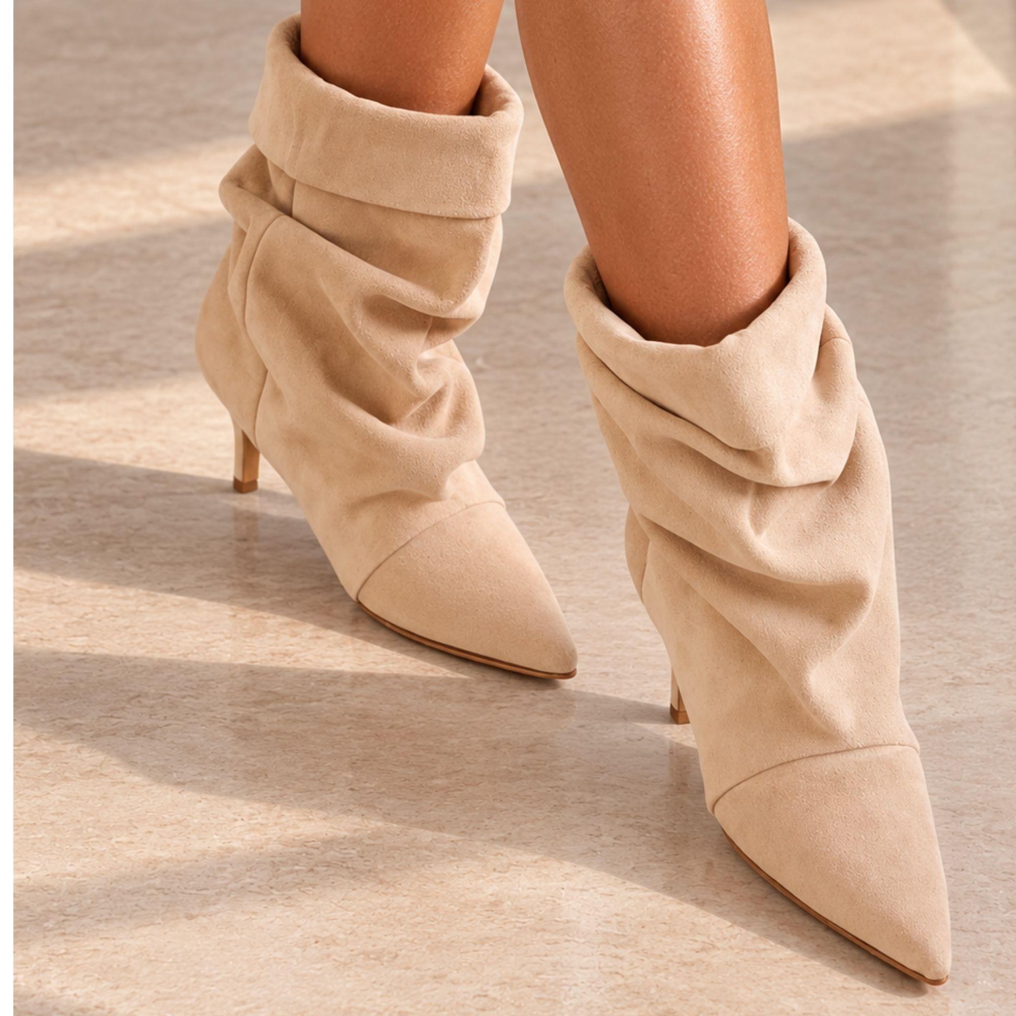 Bota Caroline Duna Gamuza Dise o Slouchy Atemporal-4