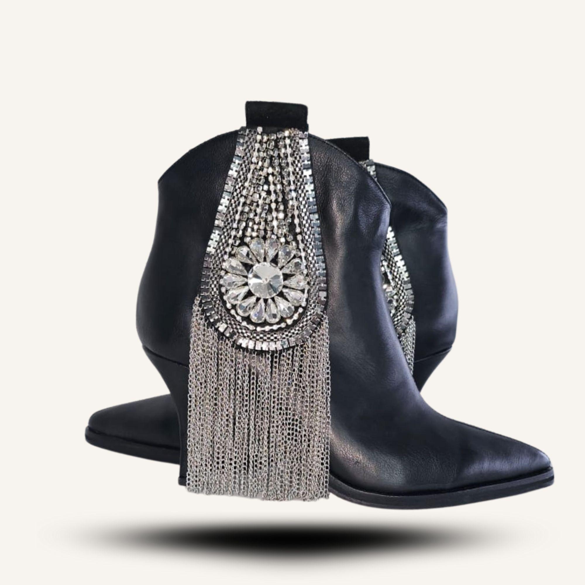 Botin negro con aplicacion Sarah.-3