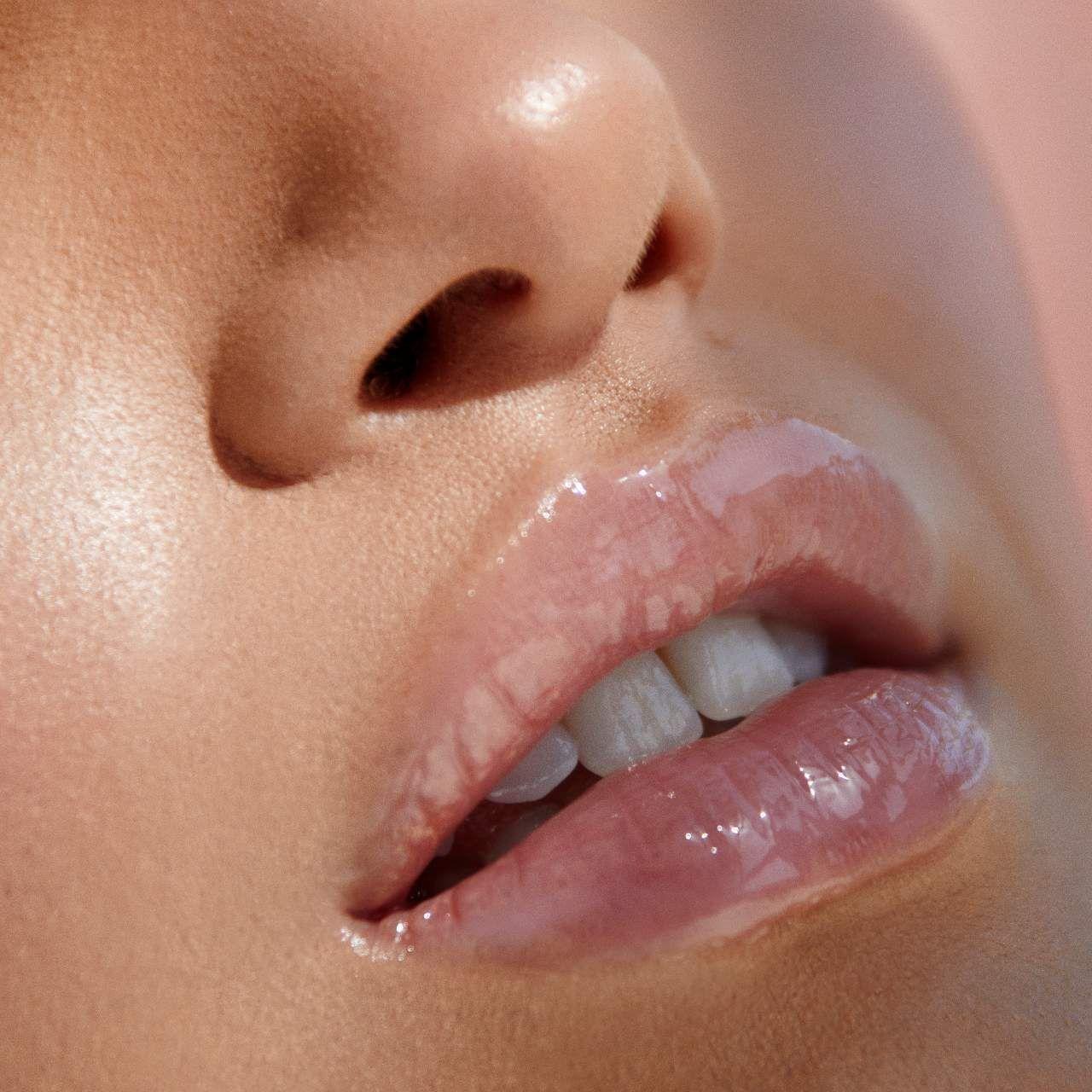 MAKEUP BY MARIO  Mini Moistureglow™ On-The-Go Plumping Lip Serum Tono Pink -2