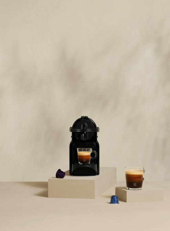Cafetera Nespresso Inissia Negra-2
