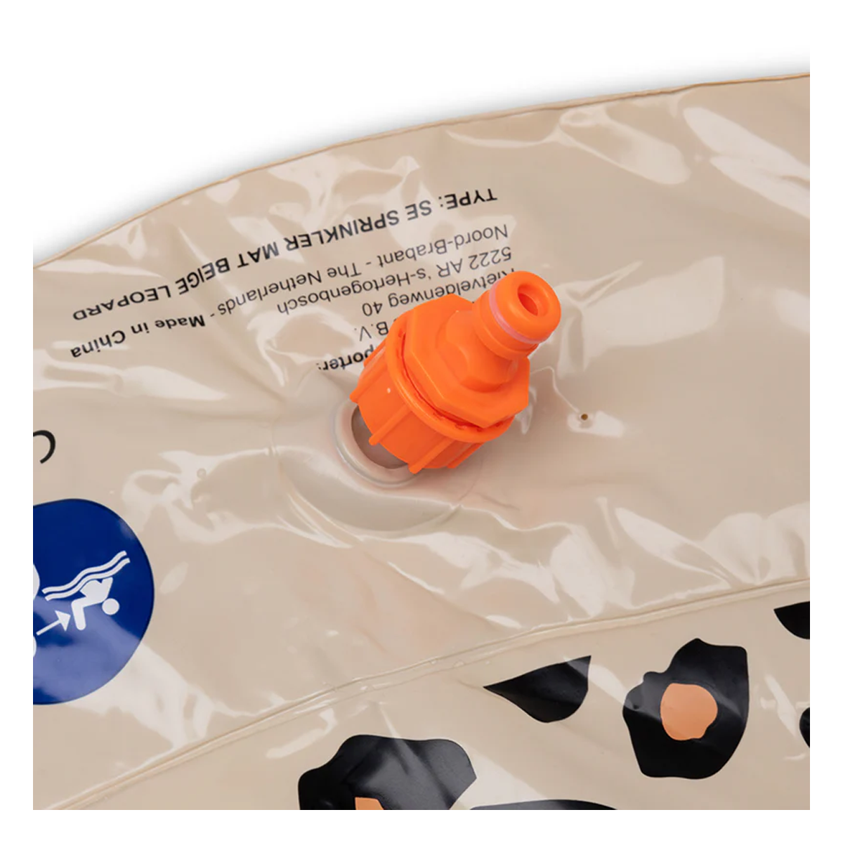 Matt con Rociadores Leopardo Swim Essentials-3