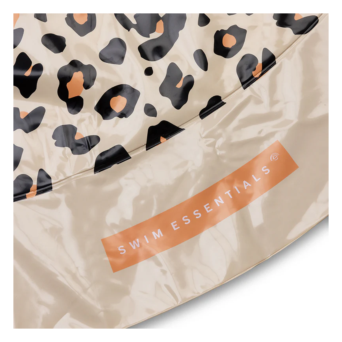 Matt con Rociadores Leopardo Swim Essentials-4