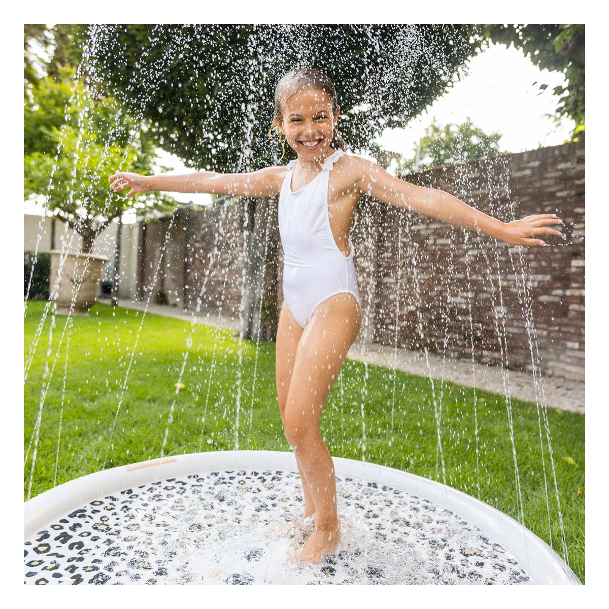 Matt con Rociadores Leopardo Swim Essentials-5