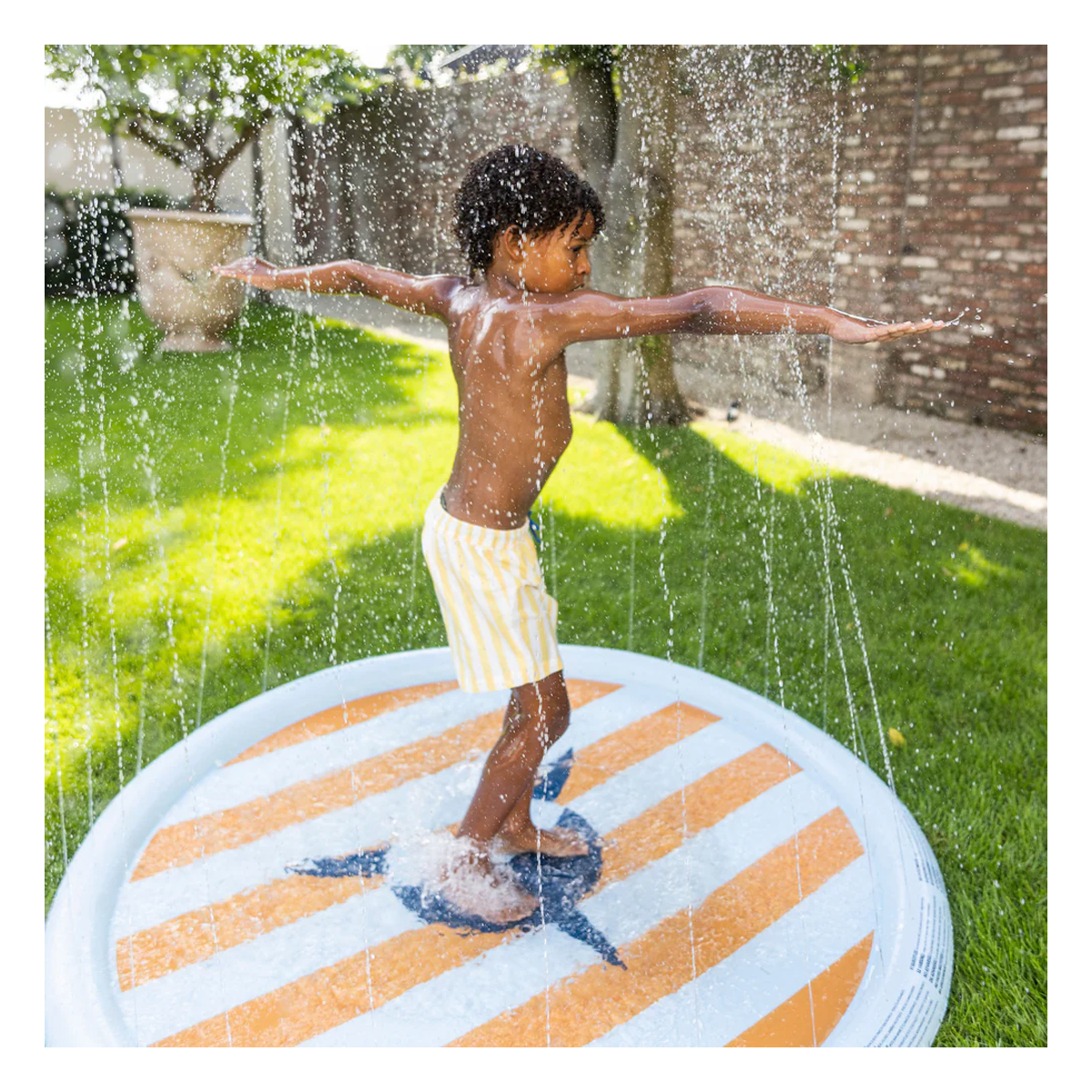 Matt con Rociadores Tiburón Swim Essentials-3