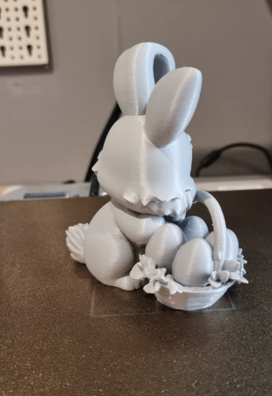 Figura Conejo de pascua con cesta -2