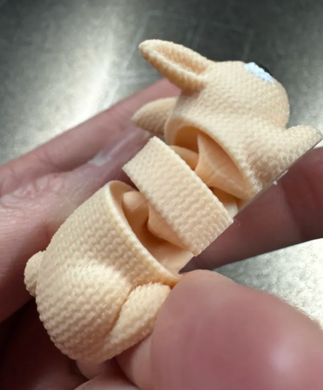  Mini figura de conejito flexible-2