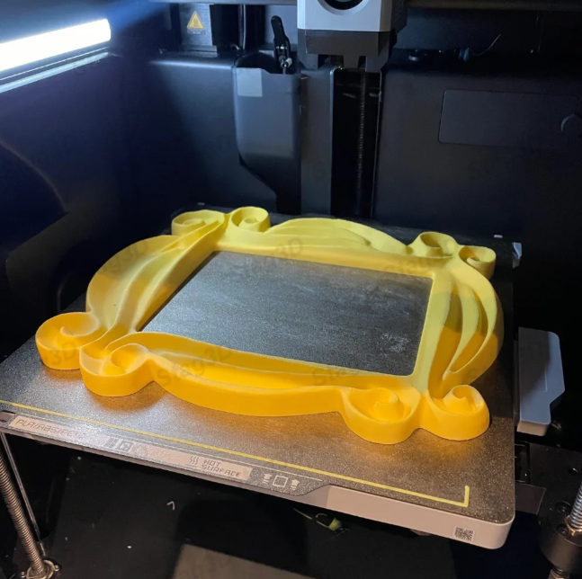 Figura Marco mirilla Friends-2