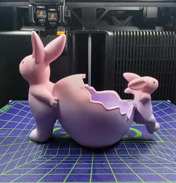 Conejos de pascua con huevo roto-2