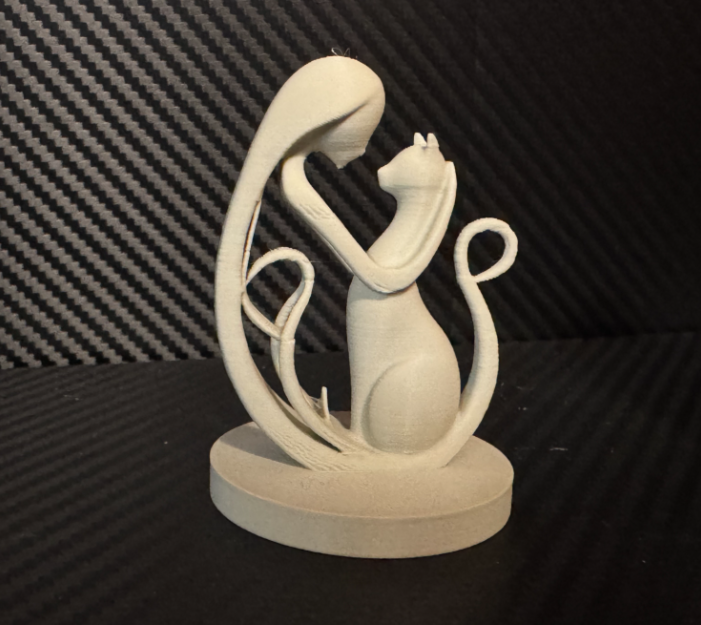 Escultura Minimalista- Mujer y Gato -2