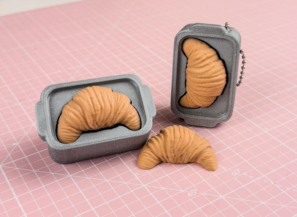 Figura clicker Croissant en bandeja de horno -2