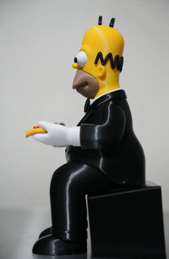 Figura decorativa Homero con pizza y cerveza-2