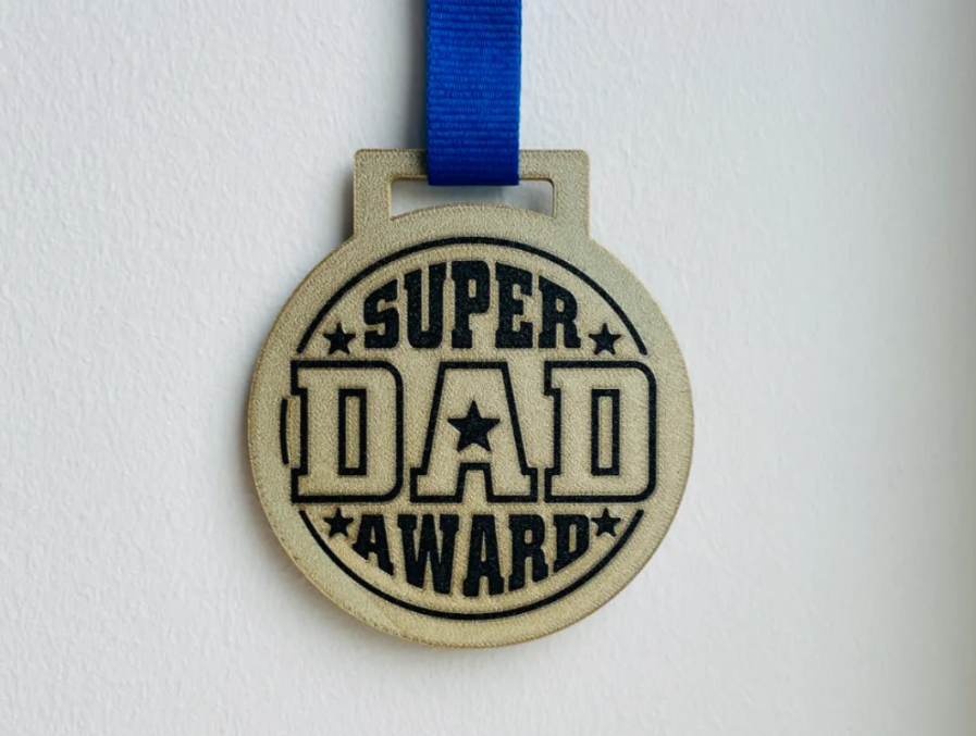 Figura Decorativa Prints Patro- Medalla al Mejor Padre-1