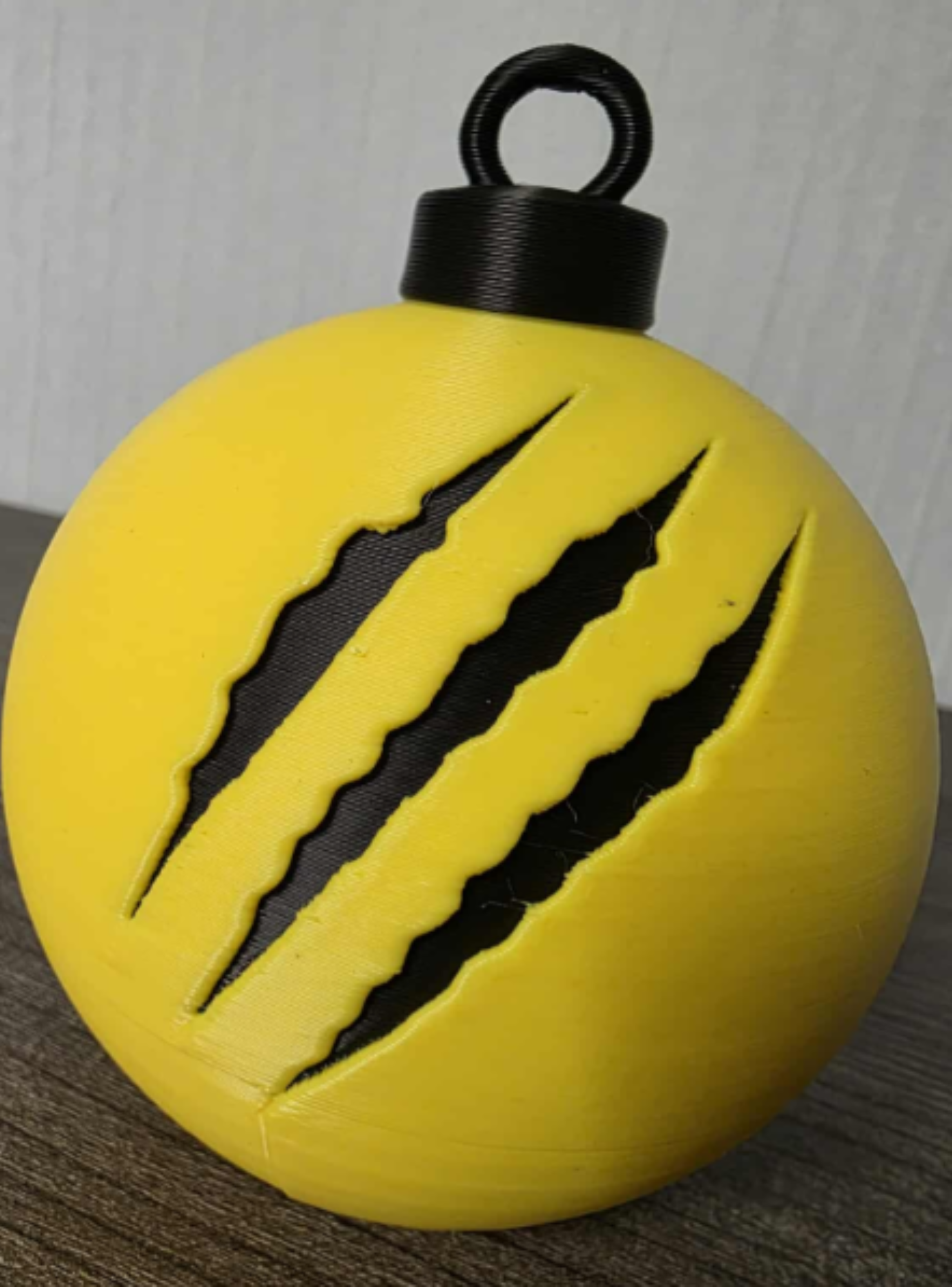 Bola de Navidad con arañazos de Wolverine -0