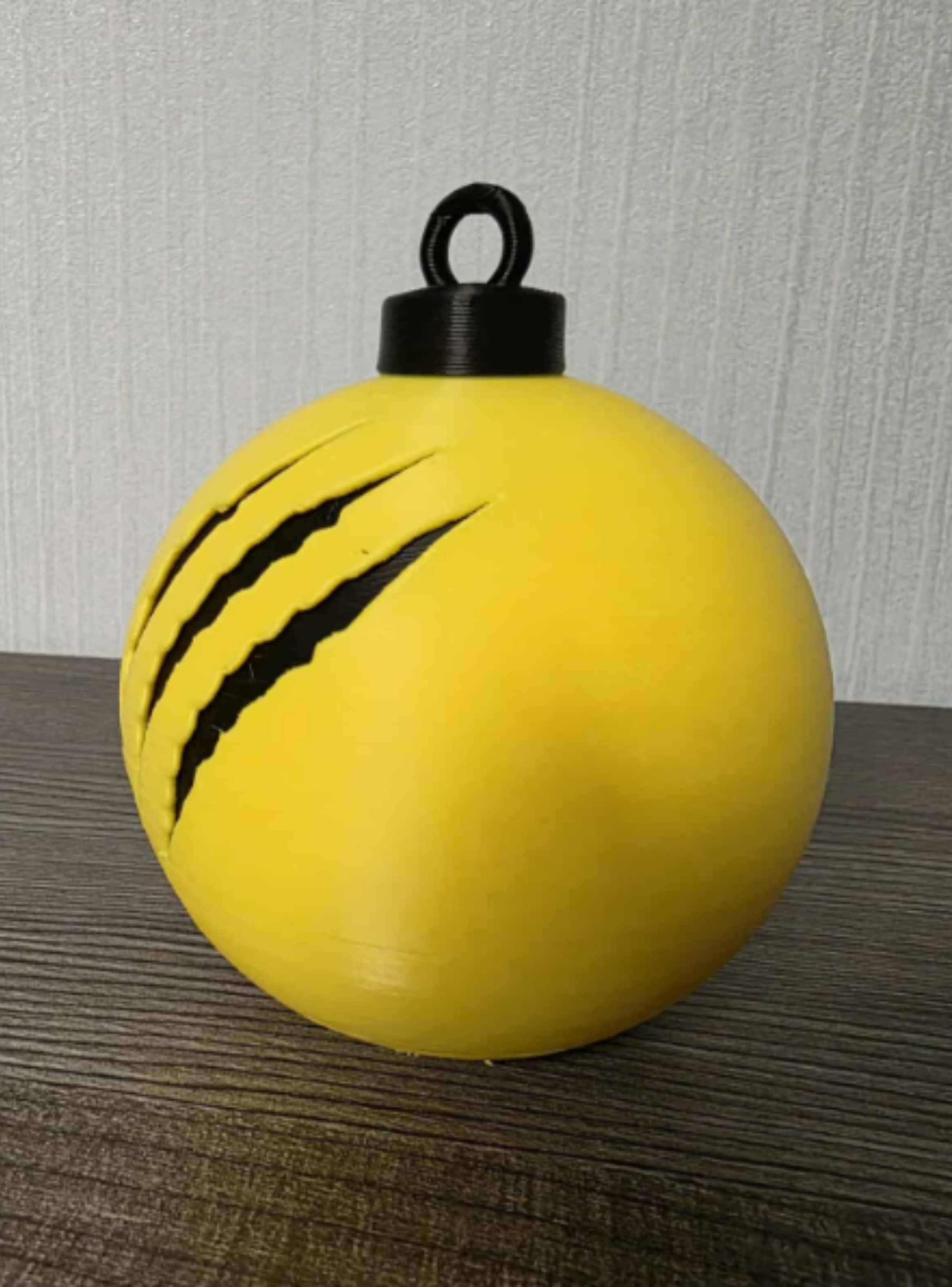 Bola de Navidad con arañazos de Wolverine -1