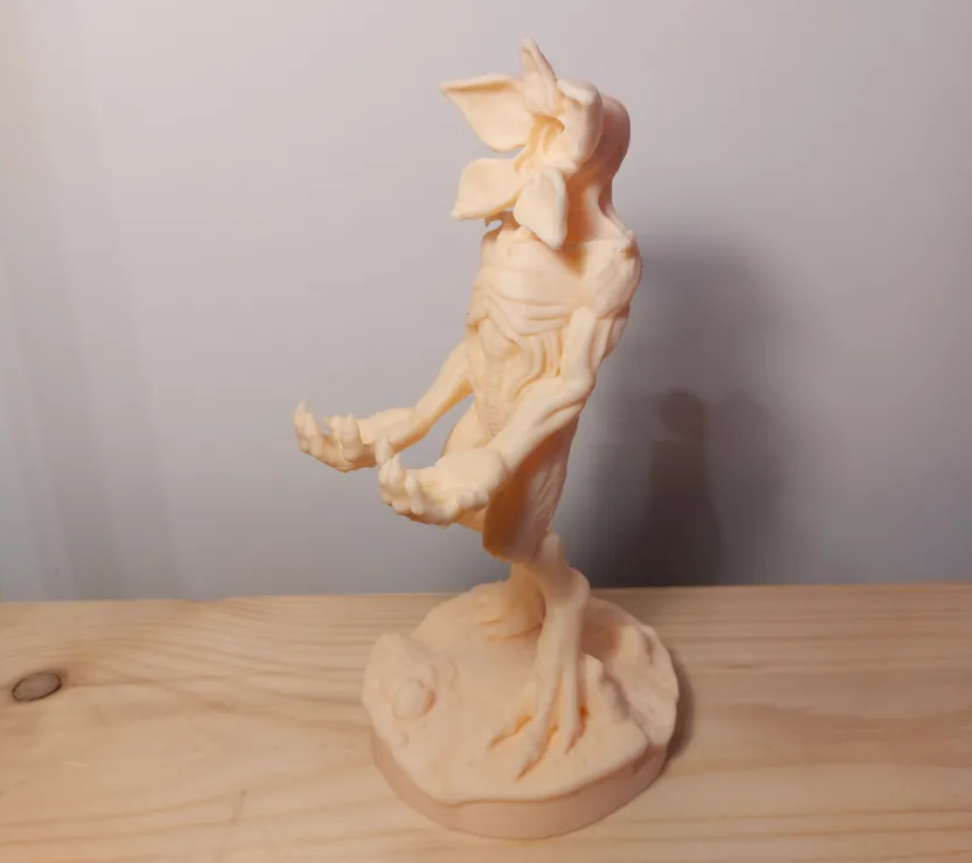 Soporte de teléfono y mando - Demogorgon Stranger Things-4