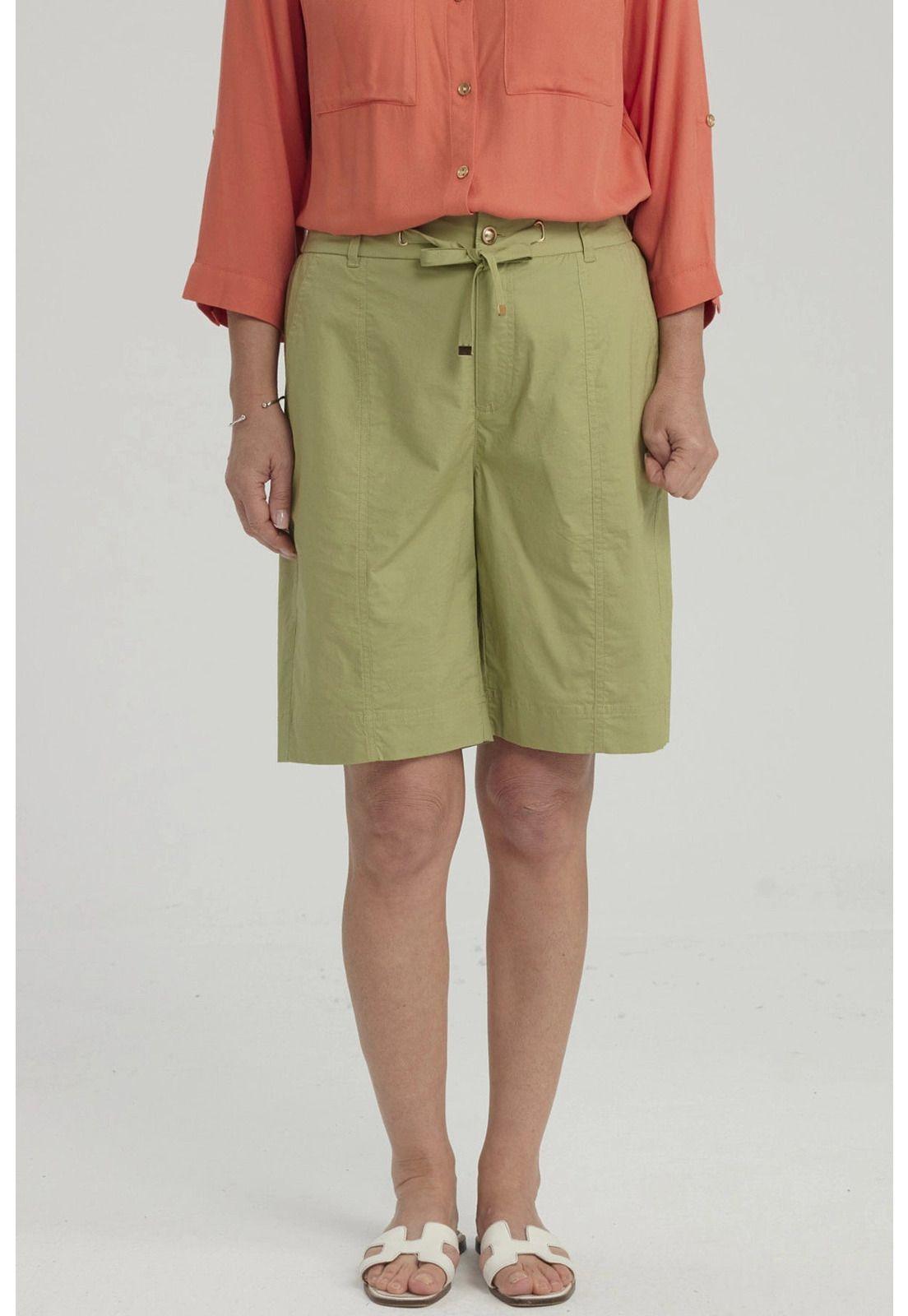 Bermuda Mujer Con Cortes Y Apertura Verde Claro-3