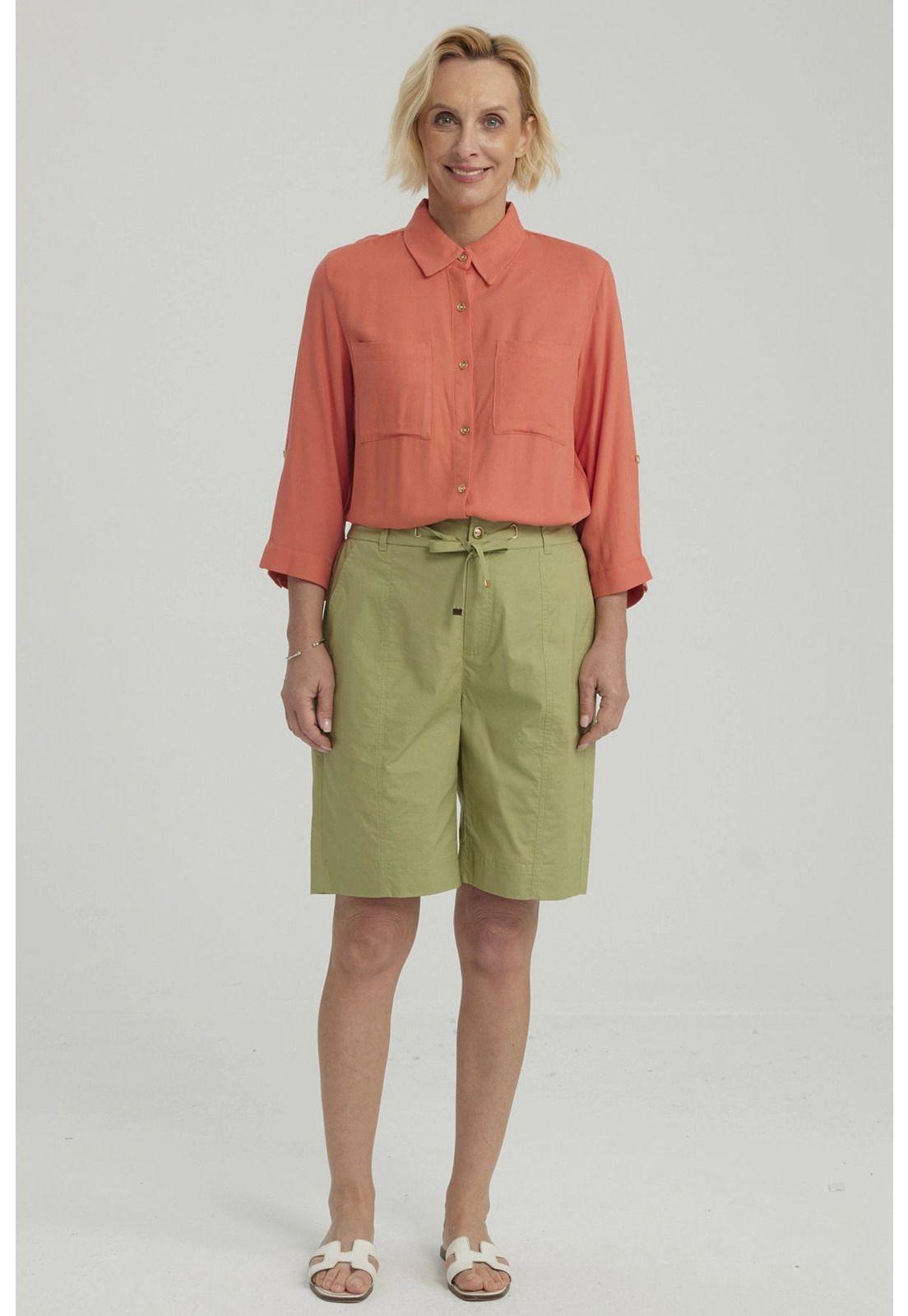 Bermuda Mujer Con Cortes Y Apertura Verde Claro-1