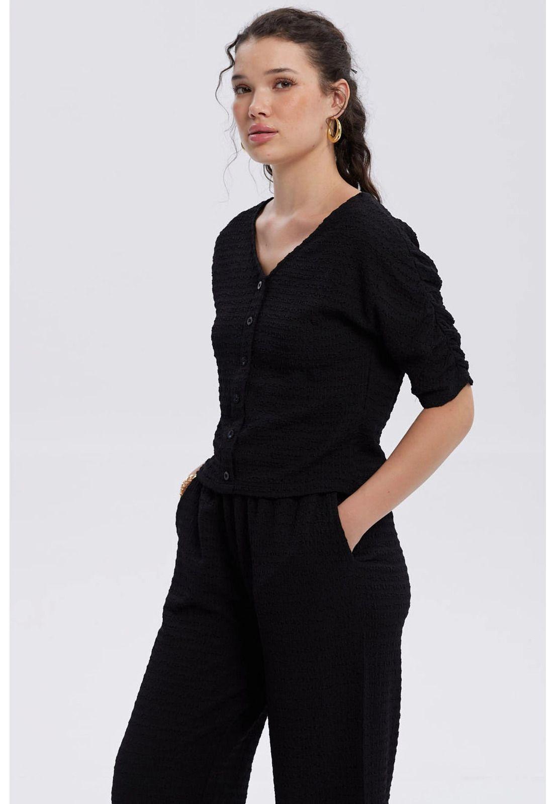 Polera Mujer Abotonada Con Textura Negro-1