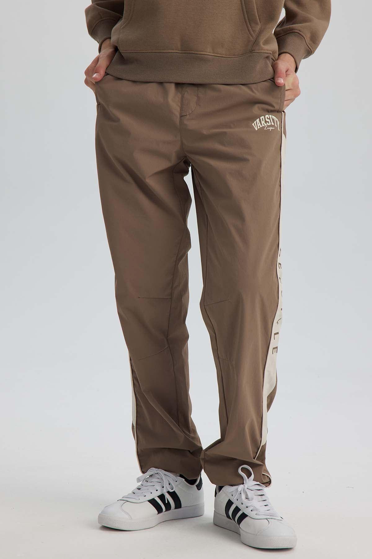 Pantalón Niño Jogger Con Cortes Cafe-0
