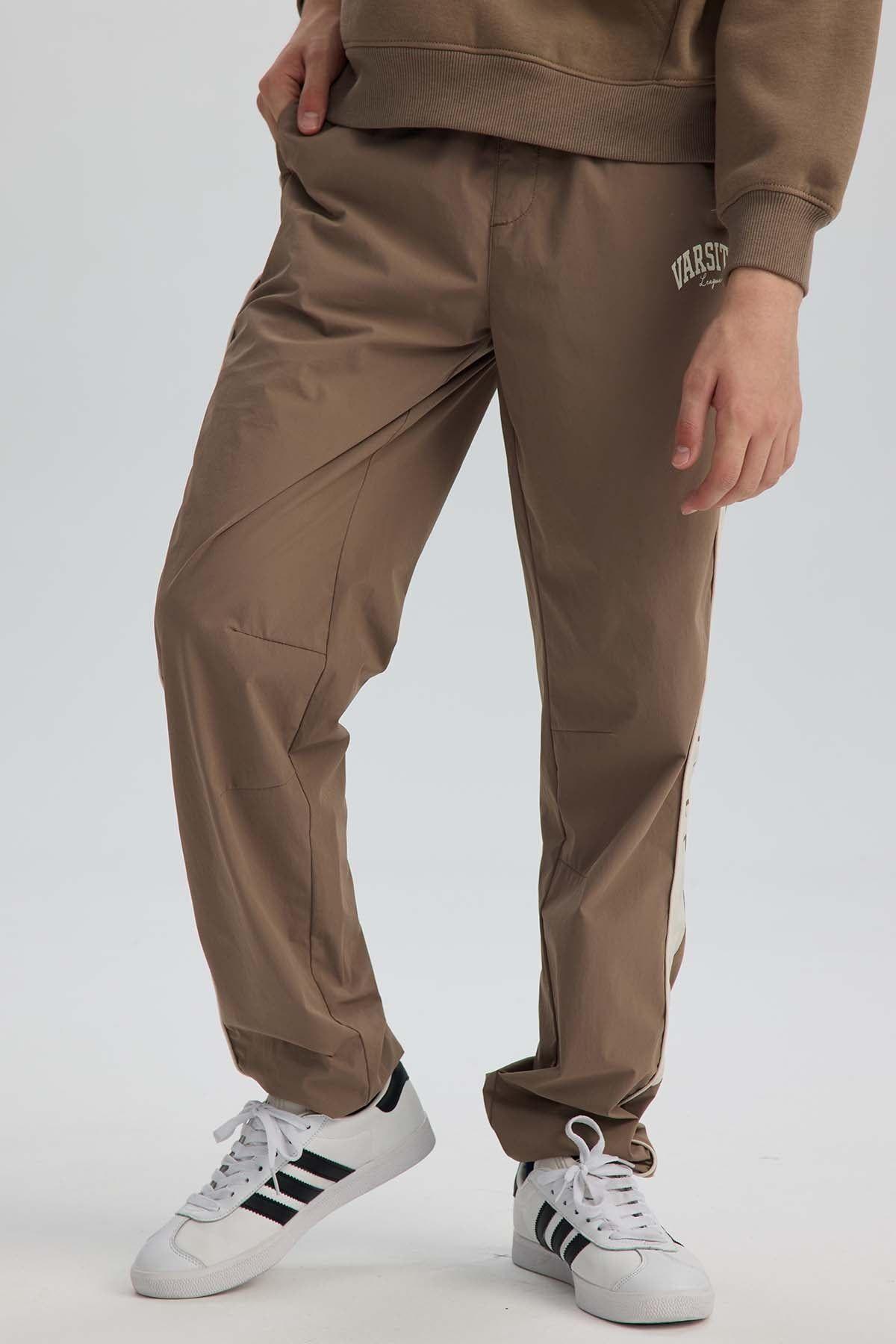 Pantalón Niño Jogger Con Cortes Cafe-1