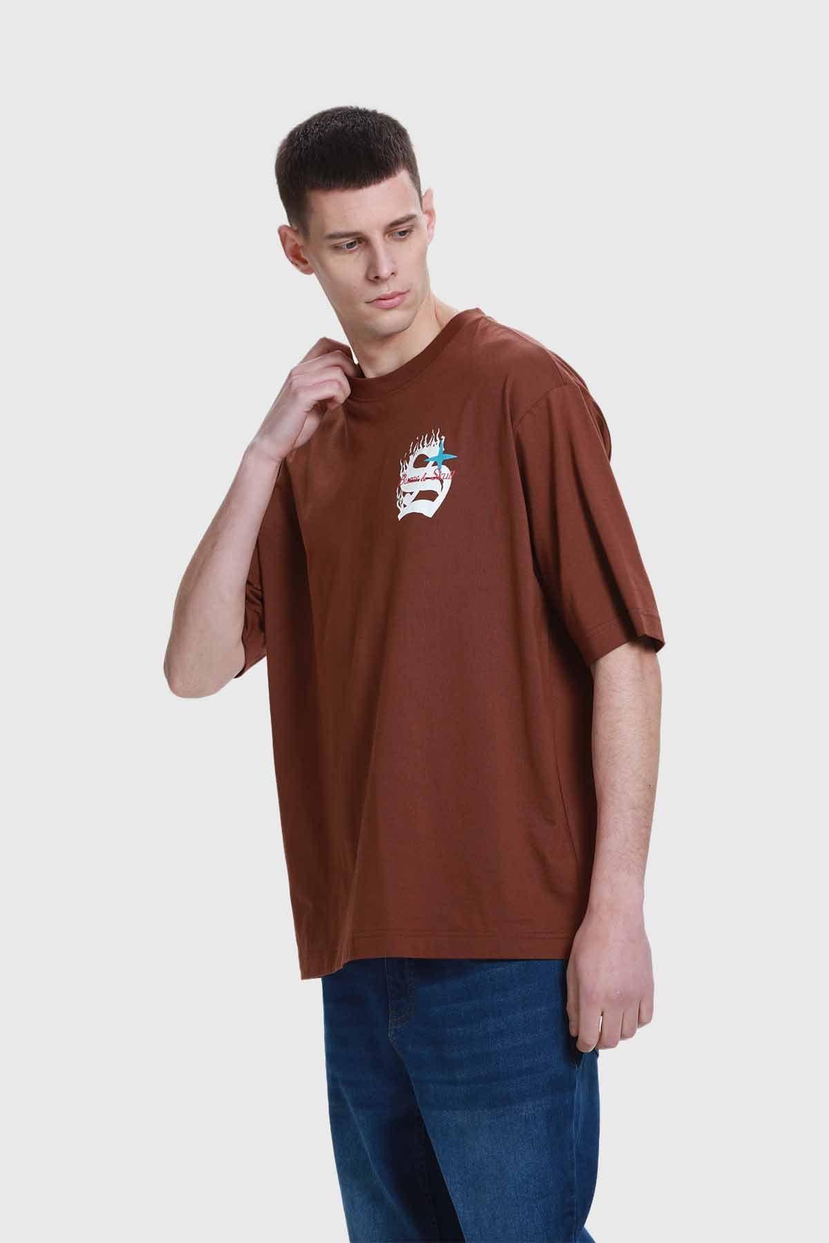 Polera Hombre Doble Print Texto Chocolate-1
