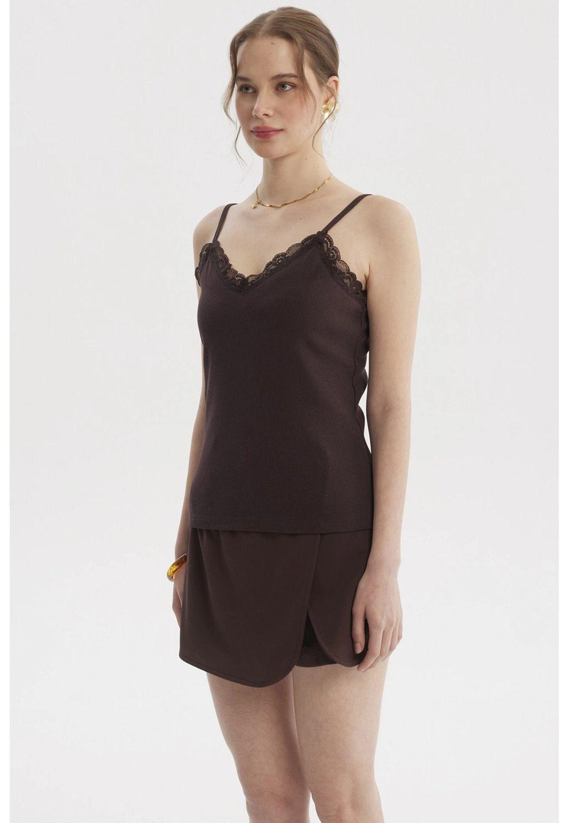 Polera Peto Mujer Pabilo Escote Con Encaje Café Oscuro-1