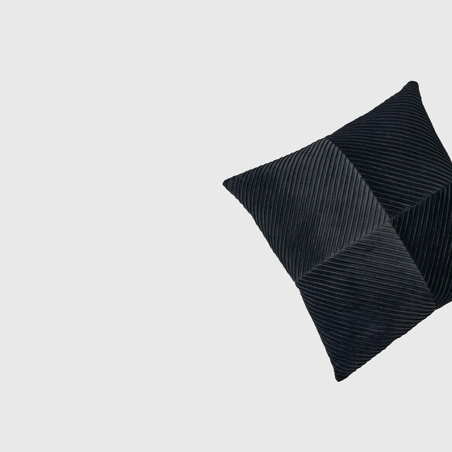 Cojín Relieve Negro-2