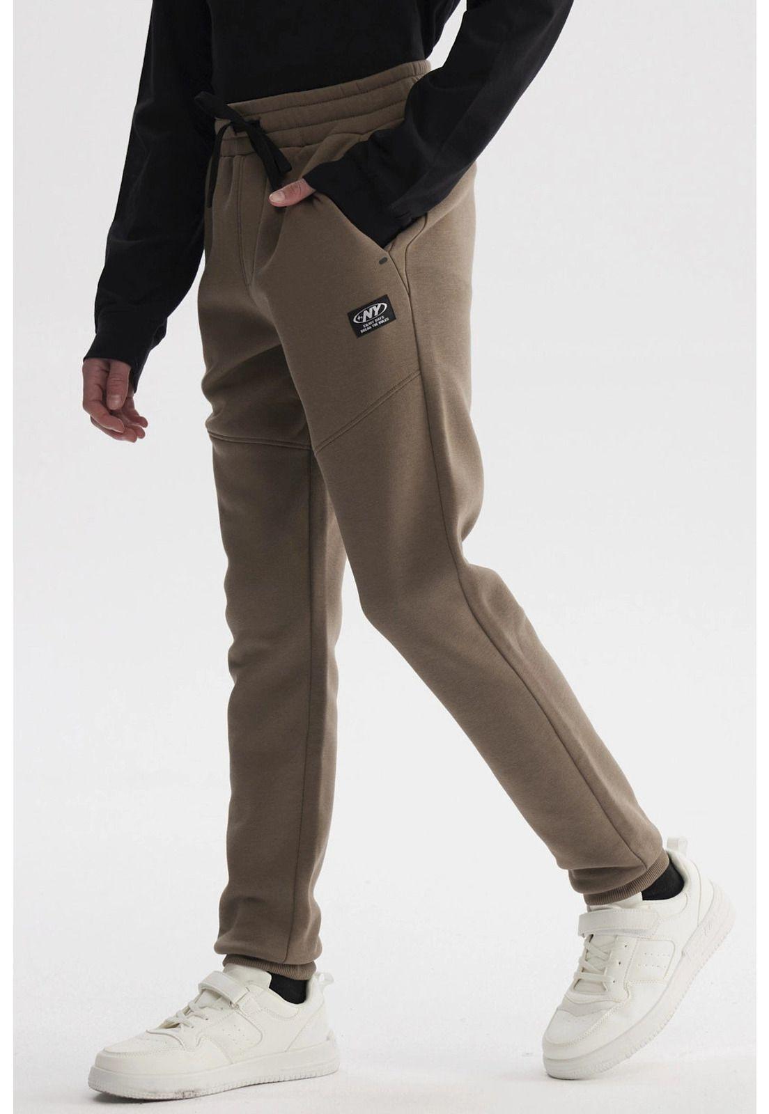 Pantalón Buzo Niño Pitillo Café Claro-1