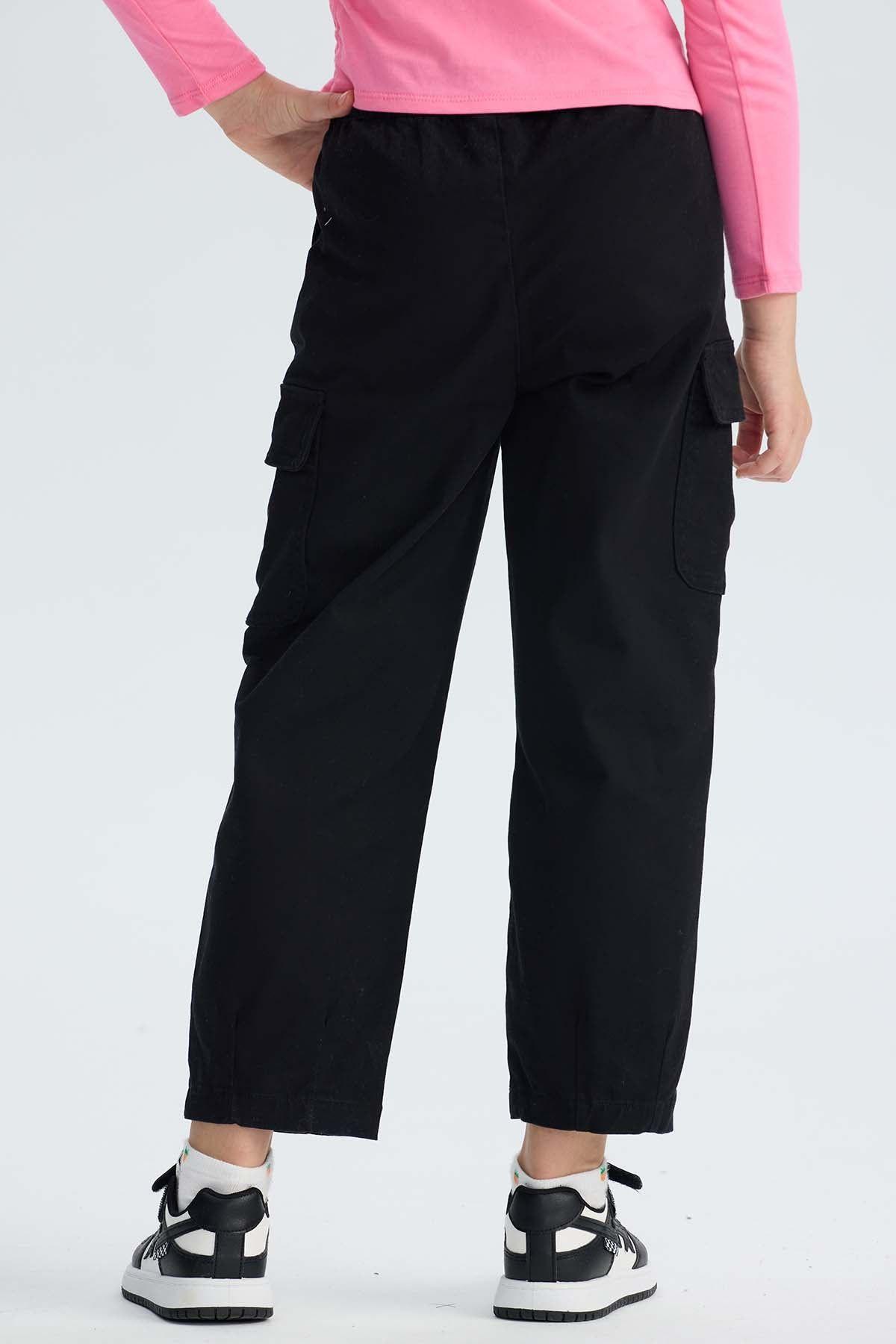 Pantalón Niña Cargo Con Pliegue en Basta Negro-2