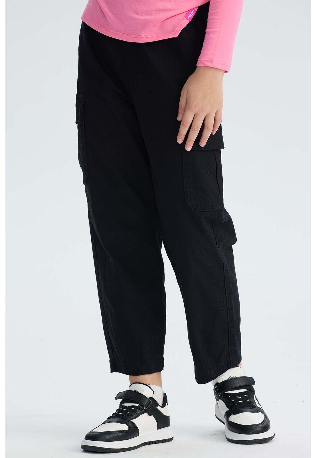 Pantalón Niña Cargo Con Pliegue En Basta Negro-0