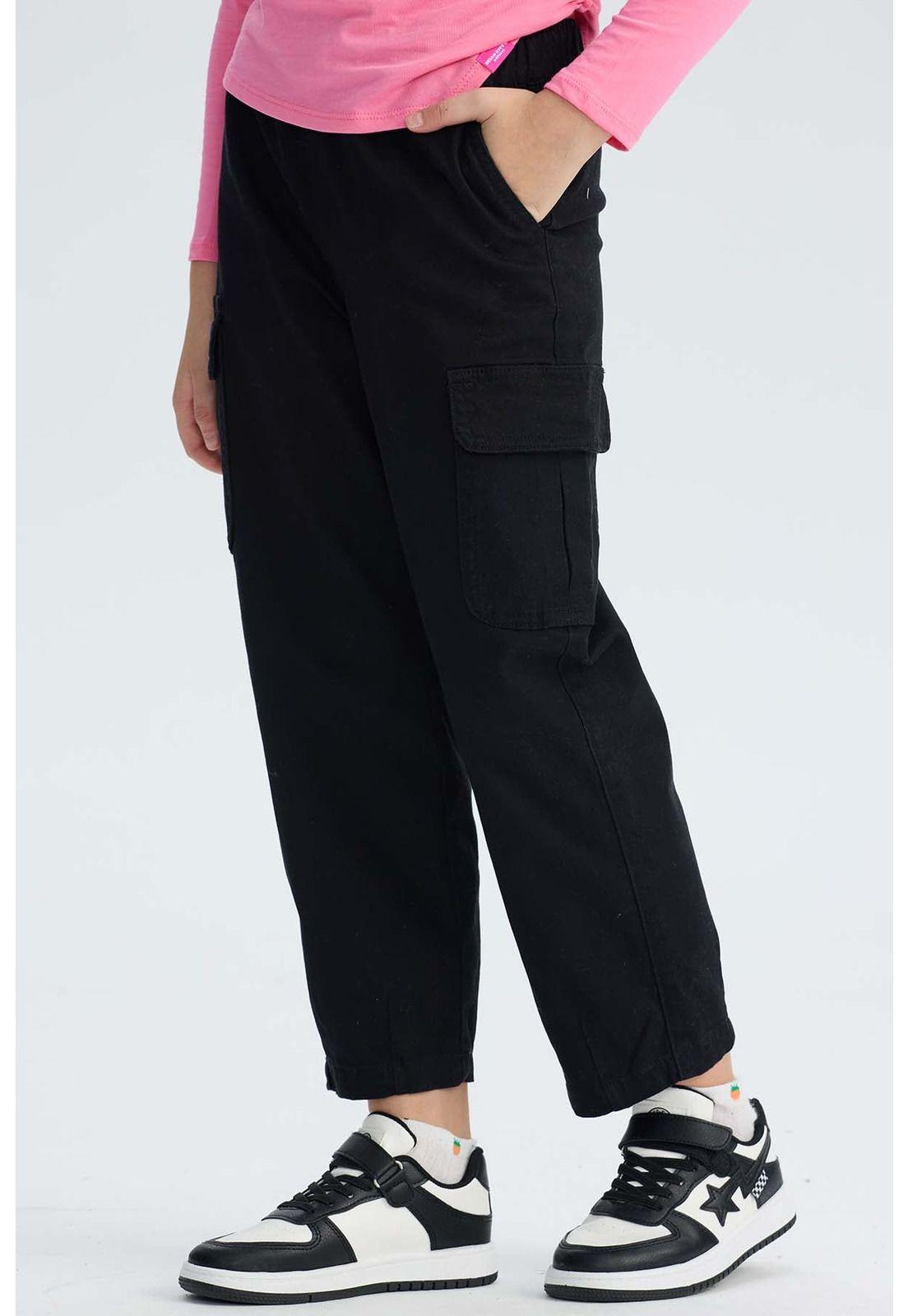 Pantalón Niña Cargo Con Pliegue En Basta Negro-1