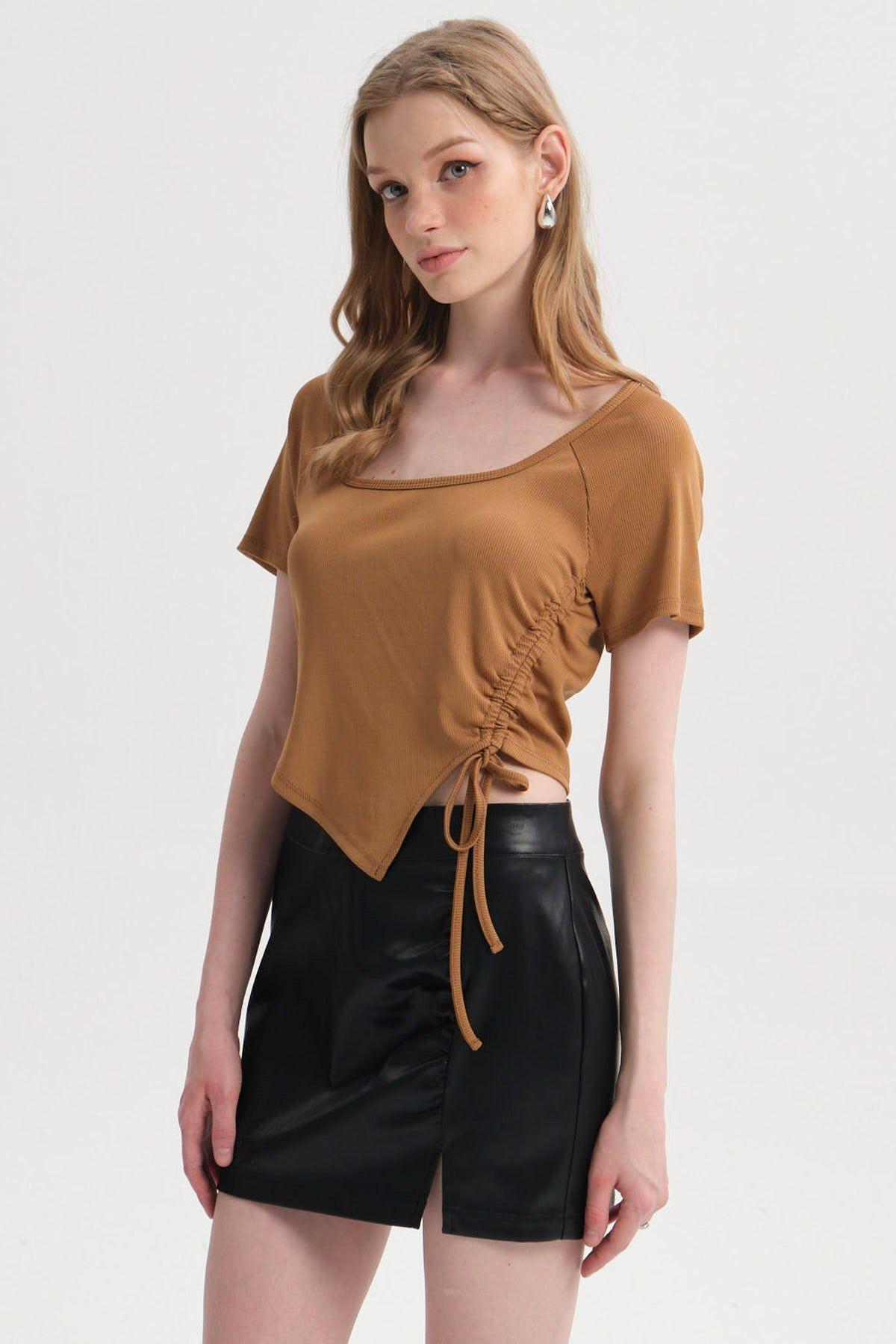 Polera Mujer Recogido Costado Camel-2