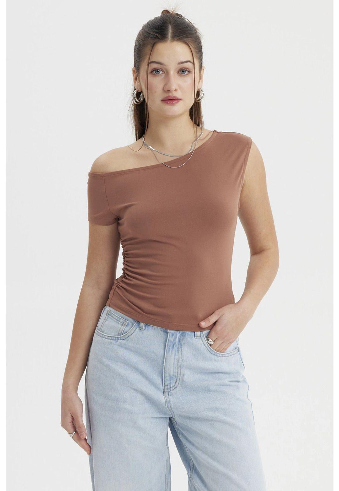 Polera Mujer Cuello Asimétrico Café-0