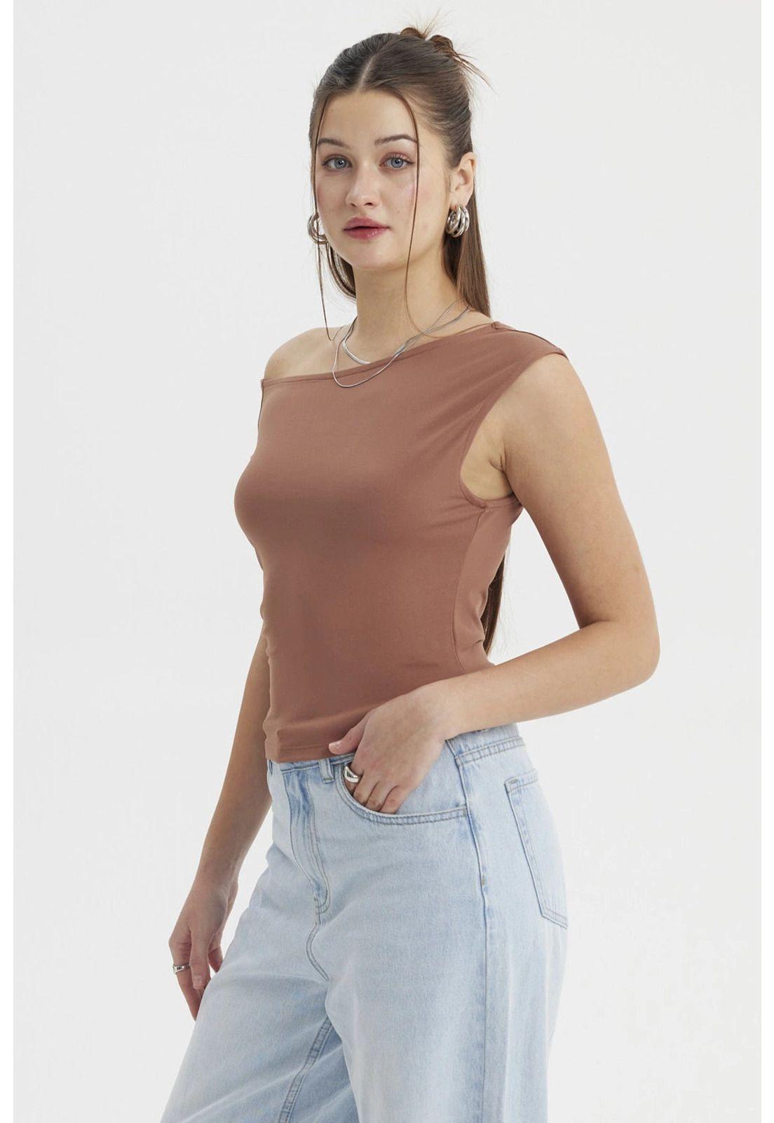 Polera Mujer Cuello Asimétrico Café-1