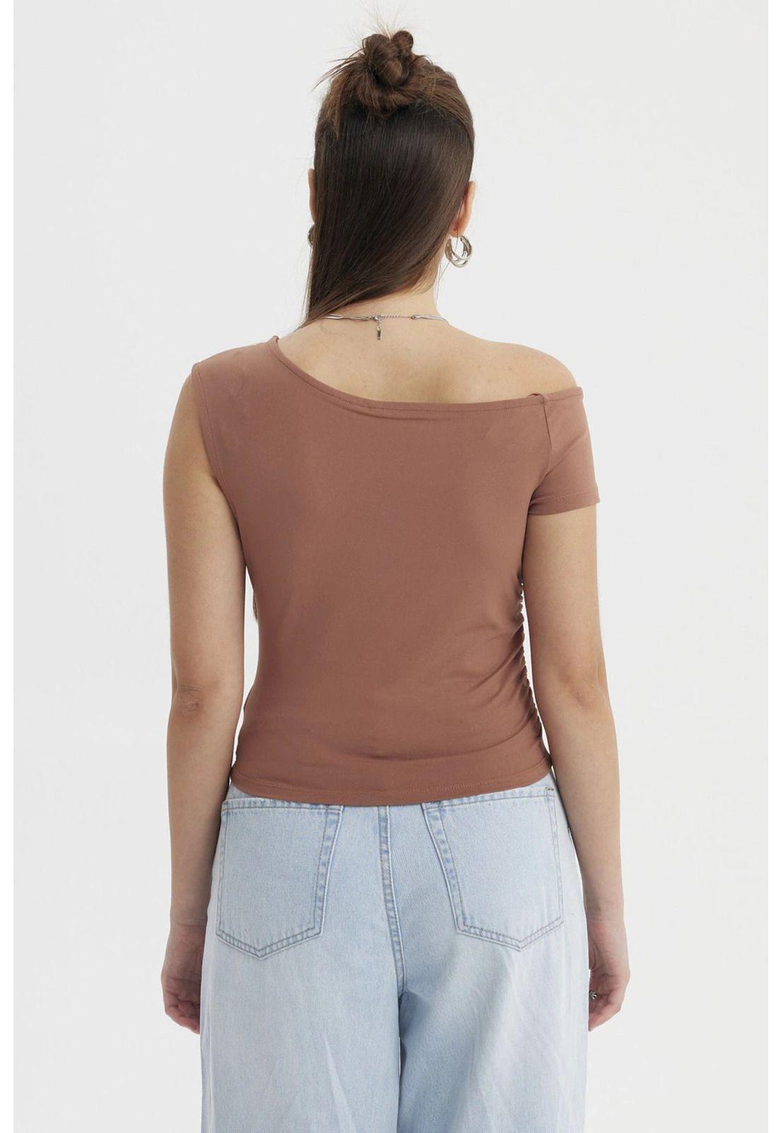 Polera Mujer Cuello Asimétrico Café-2