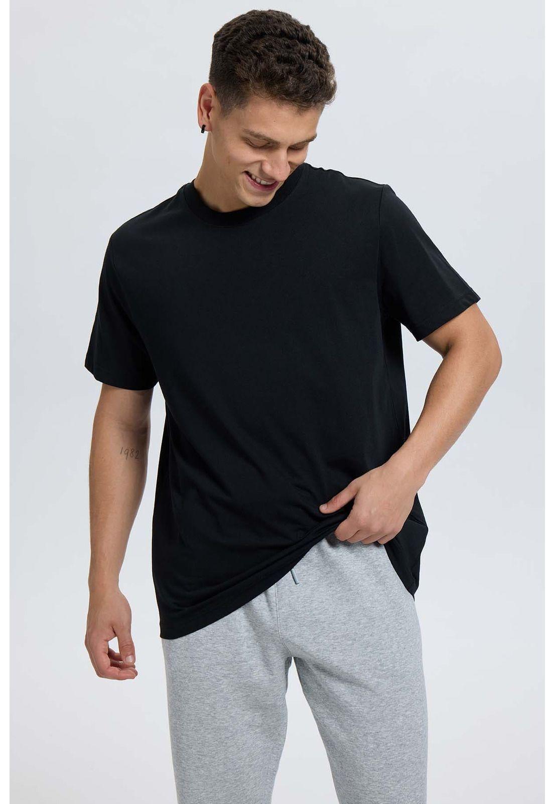 Polera Hombre Regular Fit Básica Negro-1