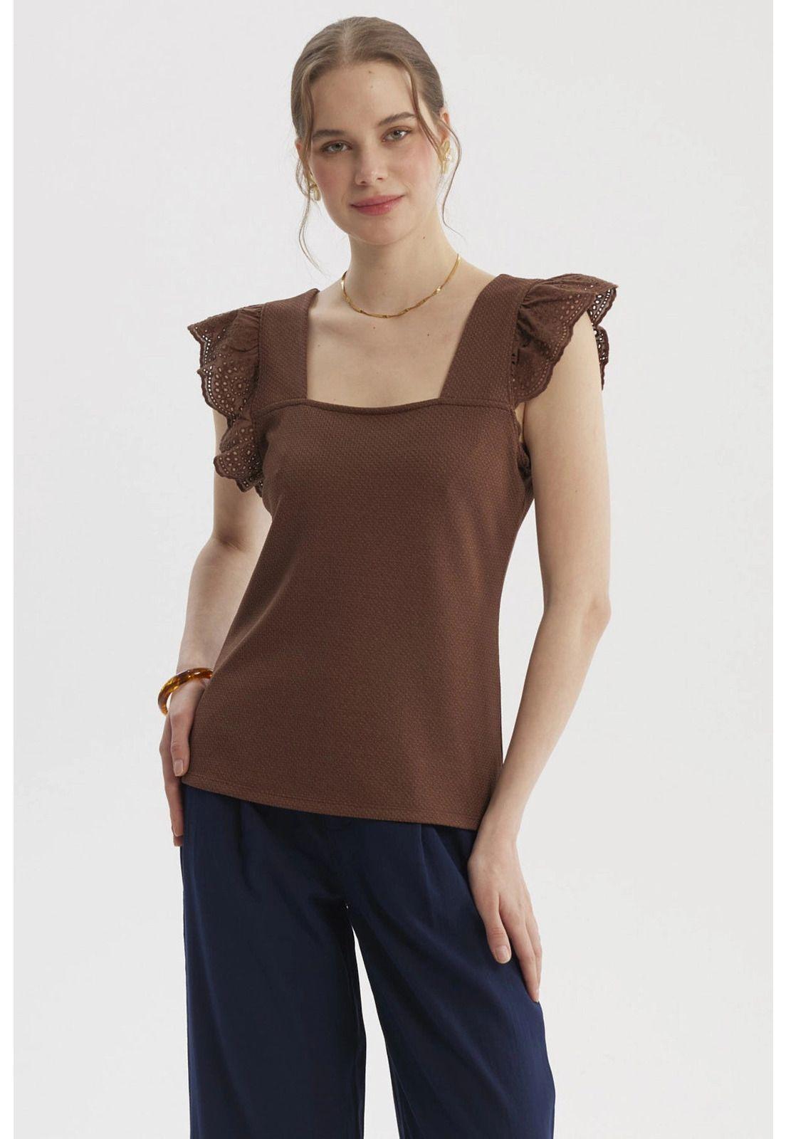 Polera Mujer Vuelo Escote Cuadrado Café Claro-0
