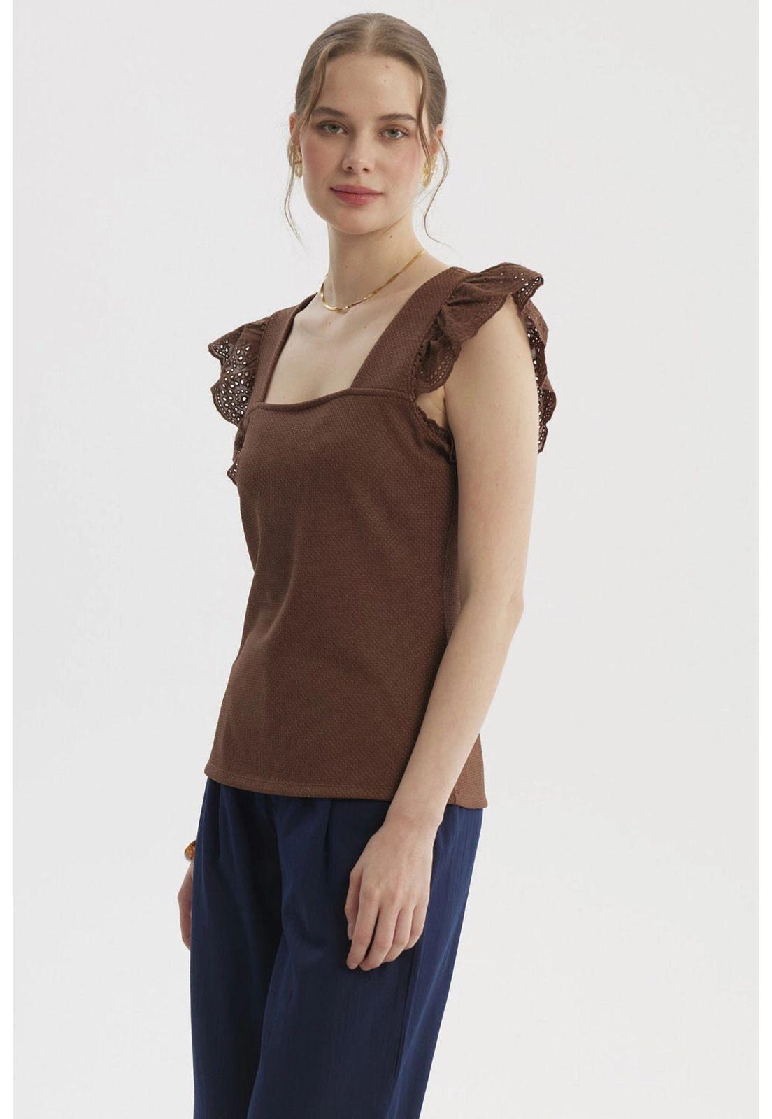 Polera Mujer Vuelo Escote Cuadrado Café Claro-1